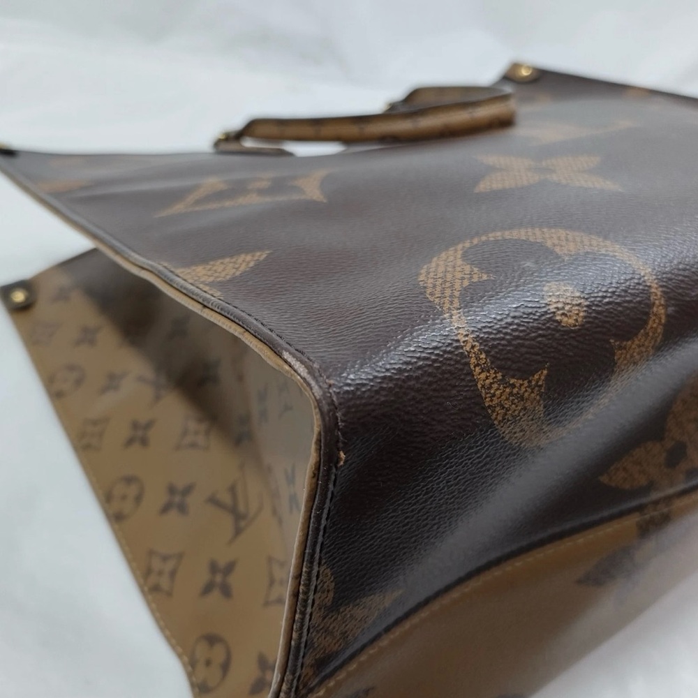 Louis Vuitton OnTheGo MM Monogram Tote - Picture 7 of 16